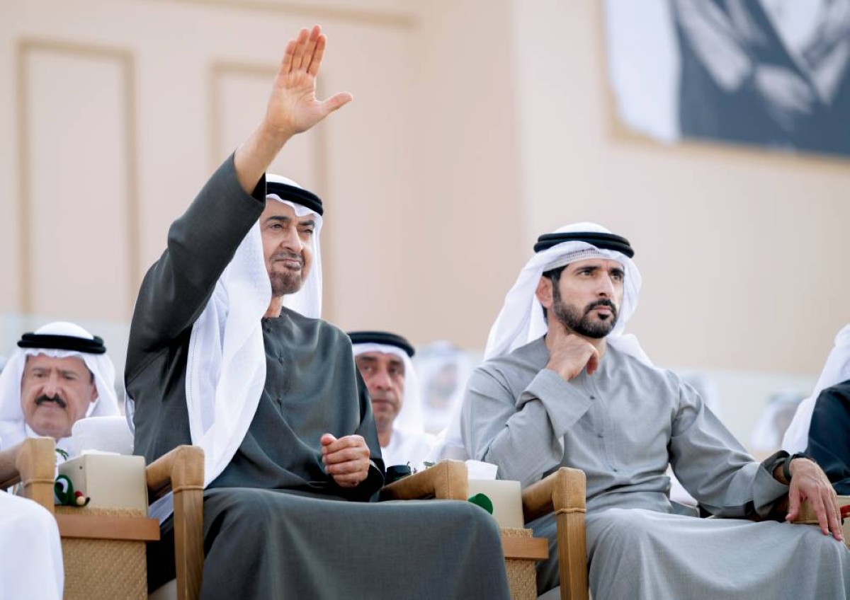  رئيس الدولة متابعاً المسيرة بحضور حمدان بن محمد 