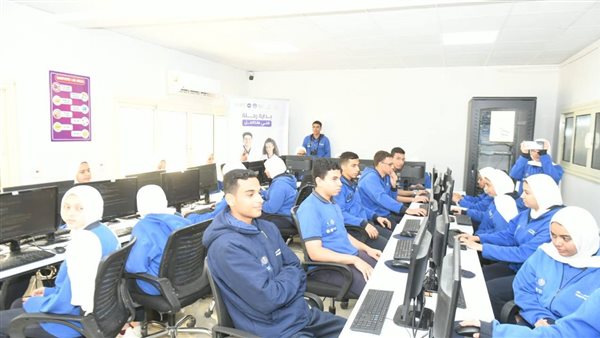 محافظ الدقهلية ووزير الاتصالات يتفقدان مدرسة “WE” الرقمية بالمنصورة