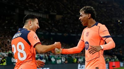 برشلونة يفوز 5-3 على ريال بيتيس ويواصل الصدارة في الدوري الإسباني