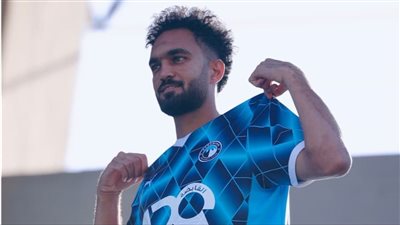 مصطفي زيكو يحصل على جائزة أفضل لاعب في مباراة بيراميدز وبتروجيت