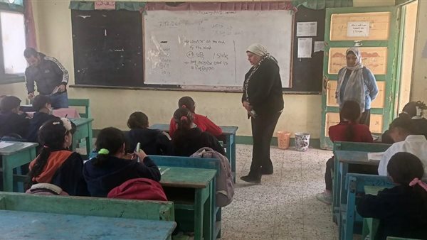 وكيل وزارة التعليم بالسويس تتفقد سير العملية الدراسية بمدارس المحافظة