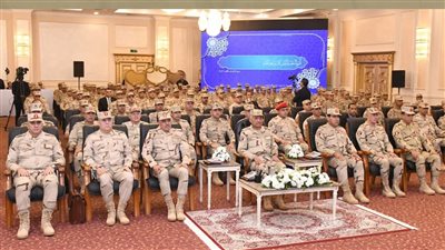 وزير الدفاع يلتقى بمقاتلى قوات حرس الحدود ويكرم عددًا من المتميزين