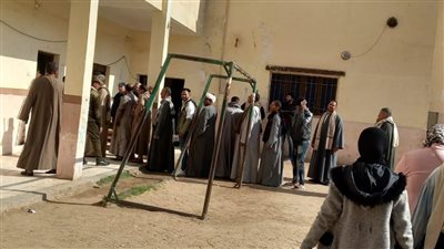 الجلباب البلدي يزين الطوابير.. إقبال بلجان مركز المنيا مع فتح باب التصويت في انتخابات مجلس النواب