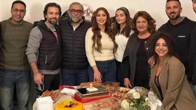 استعدادا لانطلاق تصويره.. صناع مسلسل أنا وهو وهم في البروفات الأخيرة