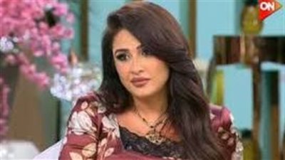 ياسمين عبد العزيز