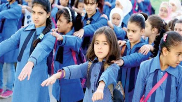 “اللي عنده برد يقعد بالبيت”.. تحذير من مُستشار الرئيس لطلاب المدارس