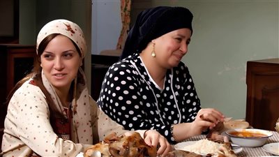 قدوتي ربنا يديها الصحة.. ريهام عبد الغفور تعلق على أنباء مرض عبلة كامل