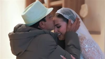 بقبلة على رأسها.. رسالة مؤثرة من محمد هنيدي لابنته فريدة قبل زفافها: وصيته يحكيلك حدوتة