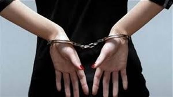 لحين ورود التحريات.. حجز ولية الأمر وزوجها المتهمين بالتعدي على مشرفة مدرسة العمرانية