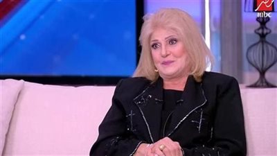 أمي حالتها حرجة ومحدش من الفنانين بيسأل عليها