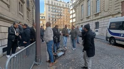 استمرار توافد أبناء الجالية المصرية في باريس على لجان الاقتراع بانتخابات مجلس النواب 2025