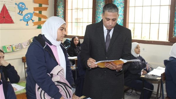 خلال زيارة مفاجئة بمدارس العمرانية.. مدير “تعليم الجيزة”: الانضباط ليس إجراءً مؤقتًا