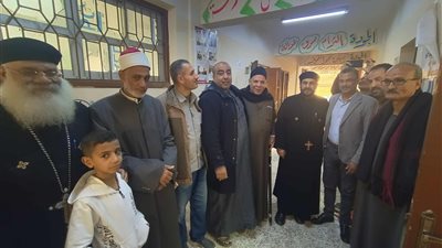 الوحدة الوطنية في أبهى صورة.. شيوخ وقسوس يصطحبون بعض إلى إحدى اللجان الانتخابات بالقليوبية (صور)