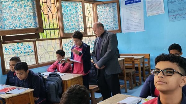 وكيل تعليم القاهرة يتفقد مدرسة الشهيد محمد جمال الدين.. ويؤكد أهمية تنمية مهارات القراءة