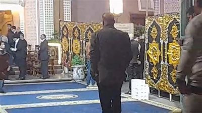 بحضور نجوم الفن وغياب الزعيم.. بدء عزاء شقيقة عادل إمام