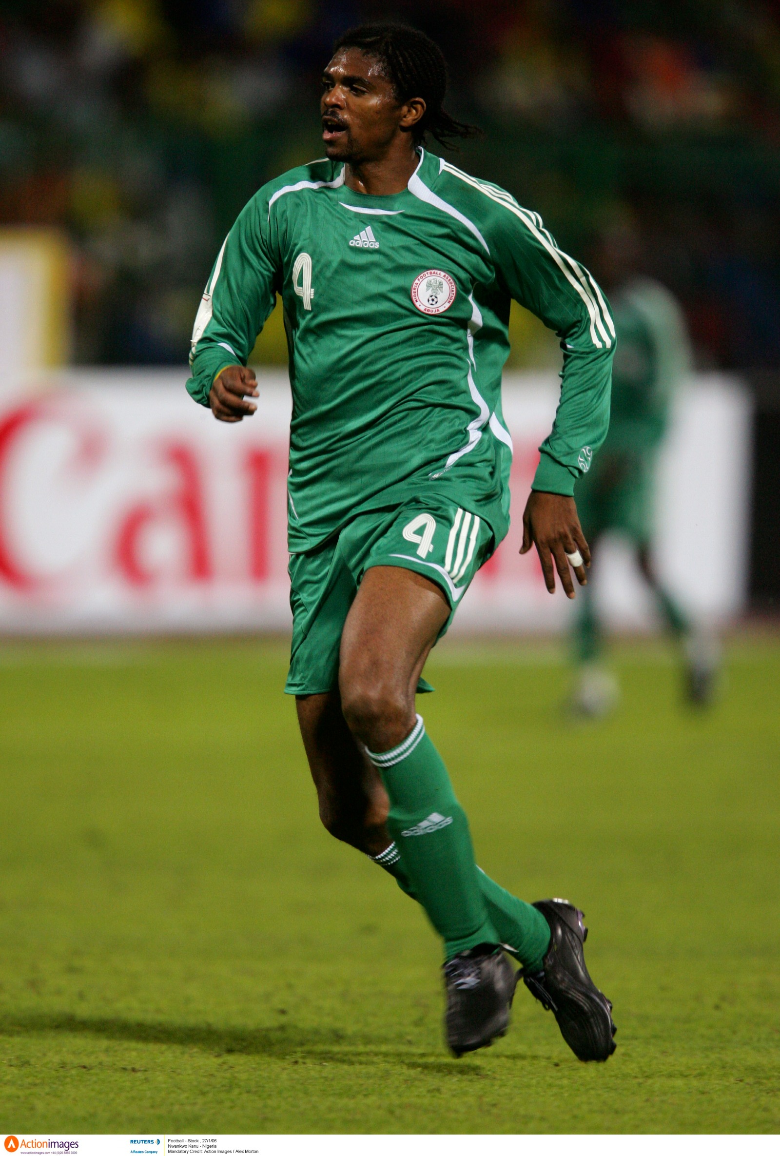 نوانكو كانو خلال مباراة نيجيريا وزيمبابوي في كأس أمم إفريقيا 2006 - 27 يناير 2006