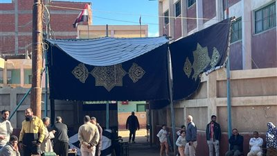 الناخبون يتوافدون على لجان الدائرة الأولى بمحافظة كفر الشيخ في أول أيام إعادة المرحلة الثانية