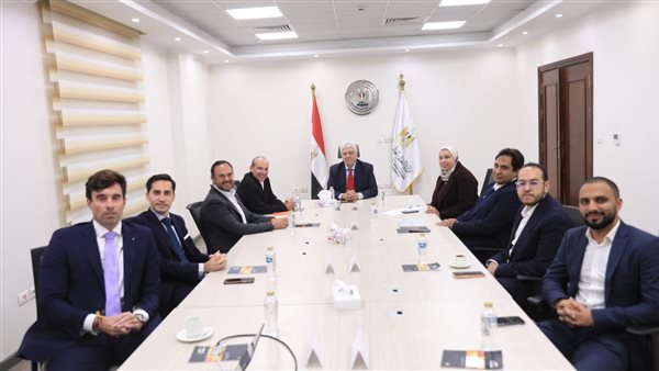 وزير التعليم العالي يبحث سبل تعزيز التعاون مع وفد جامعة سان أنطونيو في مورسيا (UCAM) بإسبانيا