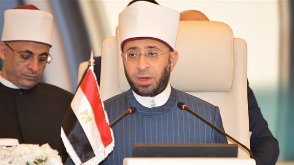 وزير الأوقاف يقرر صرف 10 آلاف جنيه مكافأة لعامل مسجد لحصوله على الماجستير