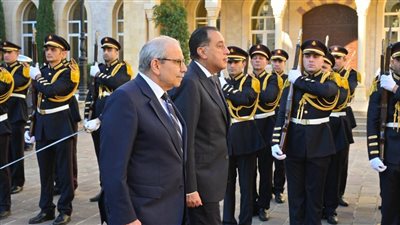 مراسم استقبال رسمية لرئيس الوزراء في بيروت لبدء المباحثات المصرية-اللبنانية