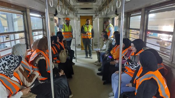 طلاب تكنولوجيا السكك الحديدية بجامعة سوهاج يتدربون داخل ورش مترو الأنفاق
