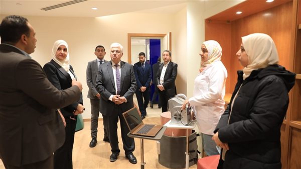 وزير التعليم العالي يتفقد معهد بحوث الإلكترونيات ويشيد بإمكاناته البحثية والتقنية