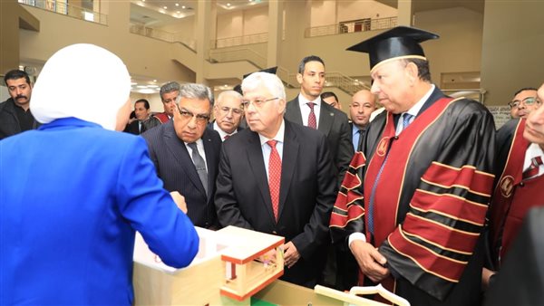 “عاشور” ومحافظ الدقهلية يشهدان حفل تخريج أول دفعة من جامعة المنصورة الجديدة الأهلية