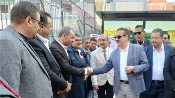 صرف مكافأة للقائمين على تشغيل الفصل المتنقل بقويسنا