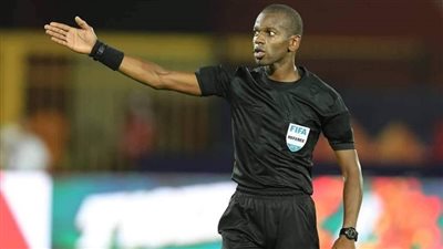 حكم مباراة مصر وزيمبابوي.. مكروه في الأهلي ومحبوب لدي الزملكاوية ومنح بايرن ميونخ الفوز بـ10 أهداف بالمونديال