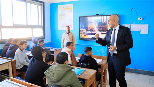 وزير التعليم يحاور طلاب بني سويف.. ويتابع نتائج الامتحان التجريبي في مادة البرمجة