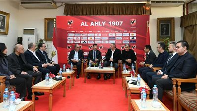 وزير الشباب والرياضة يلتقي بـ مجلس إدارة النادي الأهلي داخل مقر الجزيرة
