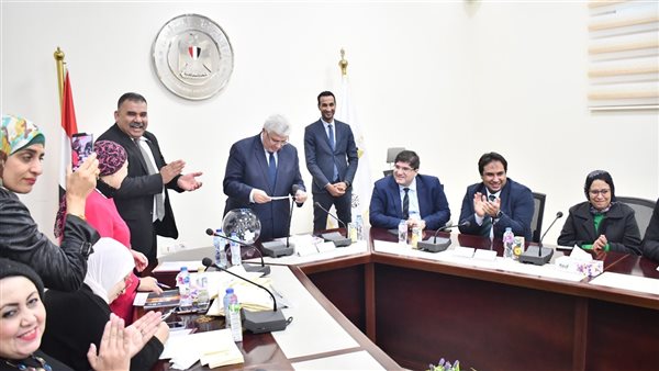 “عاشور” يعلن أسماء (50) فائزًا بقرعة الحج من منسوبي التعليم العالي