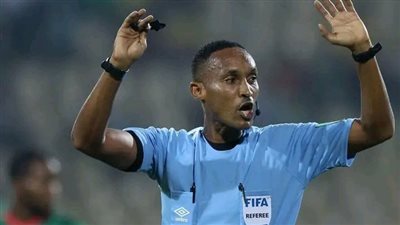 حكم مباراة مصر وجنوب إفريقيا.. قصة رجل يحمل الفرحة للكرة المصرية