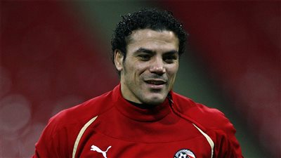 عمرو زكي ينتقد قرارات حسام حسن ويشيد بـ”جرأة” استبدال صلاح