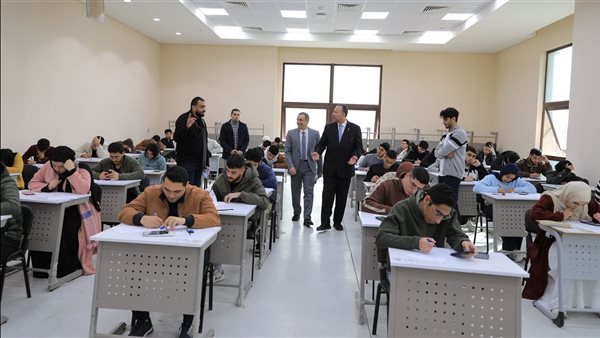 رئيس جامعة المنصورة الجديدة يتابع انطلاق اختبارات الفصل الدراسي الأول