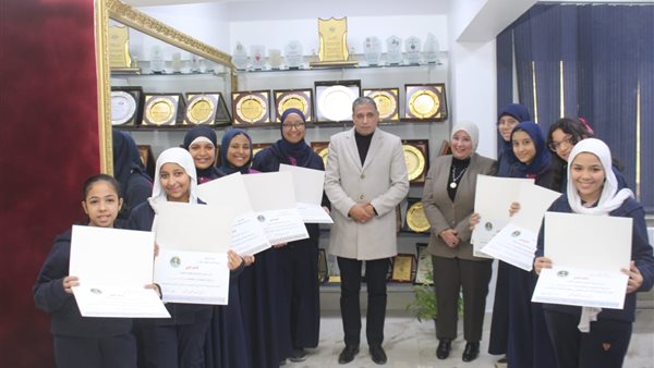 الانضباط يصنع المعجزات.. تكريم مفاجئ من «تعليم الجيزة» لطلاب الدقي المتفوقين