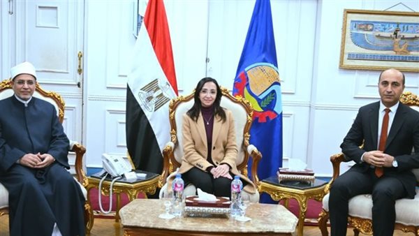 رئيس جامعة دمنهور يشهد مراسم وضع حجر الأساس لمبنى المجمع التعليمي