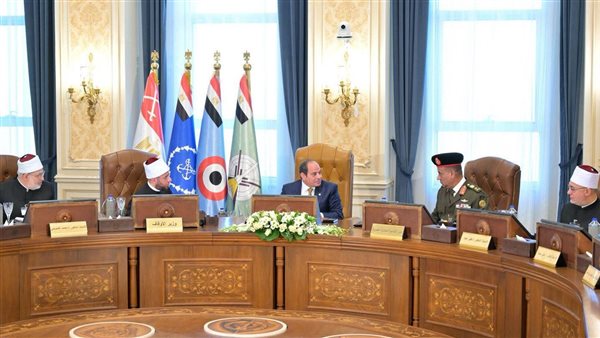 عاجل.. الرئيس السيسي يوجّه بتحديث مناهج الأزهر وإدخال مواد تتعلق بالأمن القومي