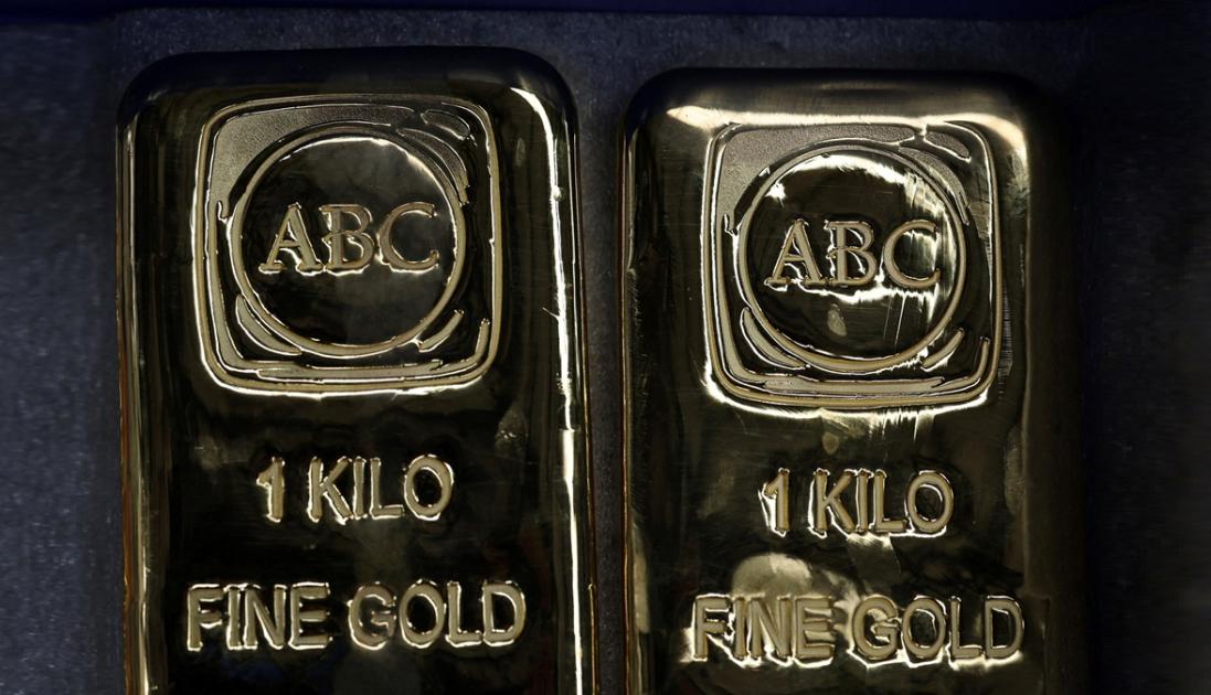 الذهب يصعد قمة جديدة فوق 4383 دولاراً.. والفضة عند 68.5 دولار للمرة الأولى