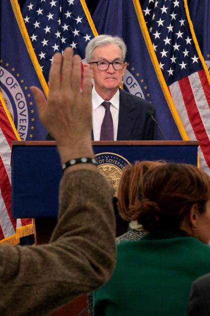 ترامب يهدد بمقاضاة رئيس الاحتياطي جيروم باول