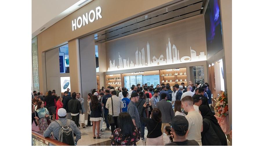 HONOR تفتتح متجرها الرائد في دبي مول وتطلق مرحلة جديدة في عالم الحياة الذكية