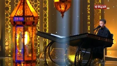 «دولة التلاوة».. مصطفي حسني للمتسابق عبد الله عبد الموجود: «أخلاقك اخلاق قيادة»