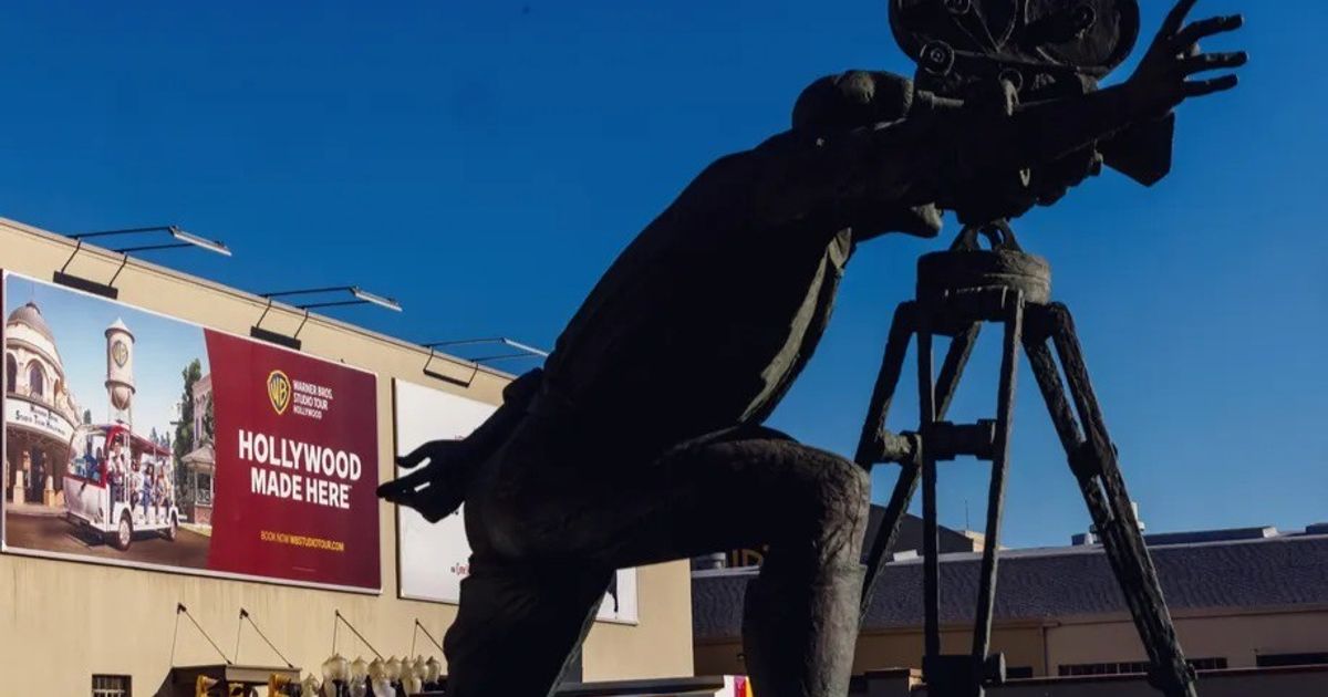 نتفلكس تستحوذ على “وارنر براذرز” في صفقة بقيمة 72 مليار دولار