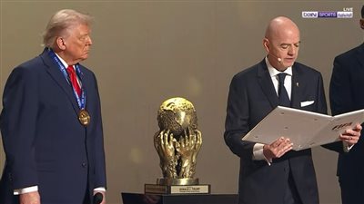 لأول مرة في التاريخ الرئيس الأمريكي دونالد ترامب يحقق جائزة السلام من الفيفا