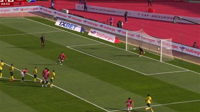 بانينكا محمد صلاح وطرد محمد هاني: منتخب مصر يتقدم على جنوب أفريقيا في الشوط الأول بكأس أمم أفريقيا