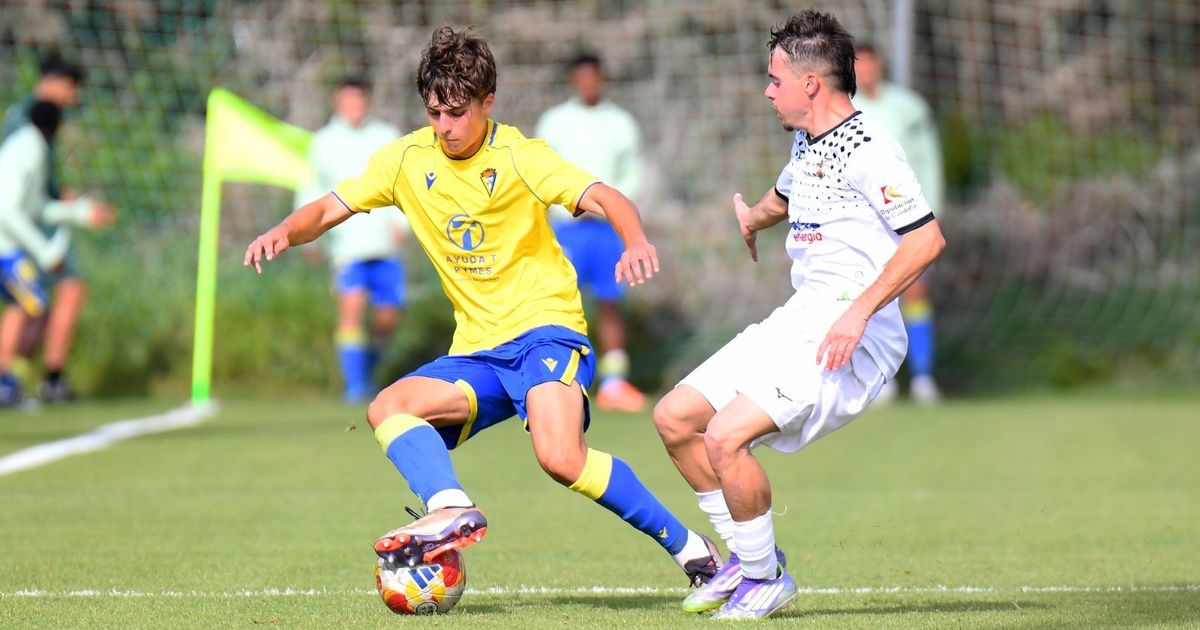 عمره 17 عاماً.. ريال مدريد ينجح في ضم “ظهير المستقبل”