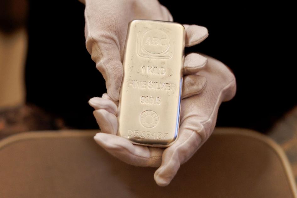 الفضة ترفع السقف القياسي إلى قمة تاريخية فوق 83 دولاراً
