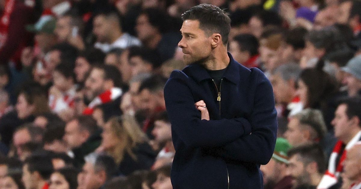 جمهور برشلونة يسخر من تشابي ويطالب ببقائه في ريال مدريد