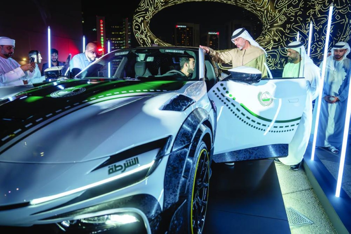 شرطة دبي تحتفي بـ 12 عاماً على تدشين دورياتها الفارهة