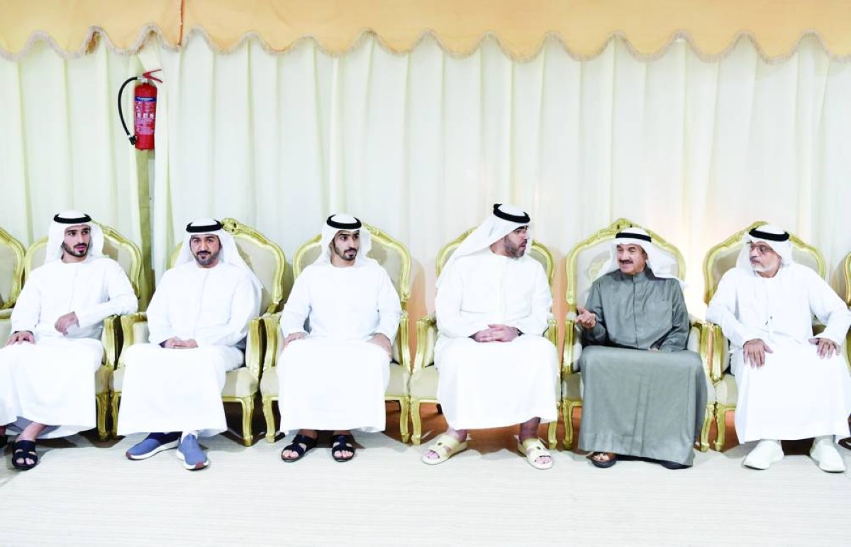 نائب حاكم أم القيوين يقدم واجب العزاء في وفاة راشد آل علي